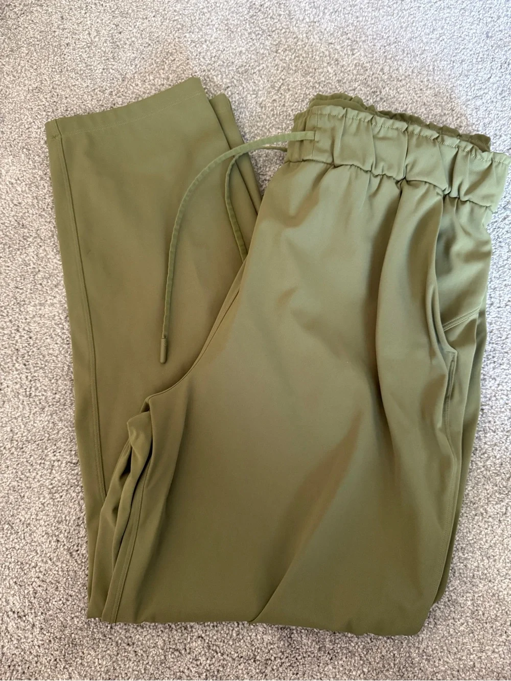 Lululemon Women’s Keep Moving Mid Rise Pant - size 10